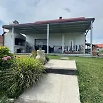 Hiska Pri Brajdah بيت للعطل *