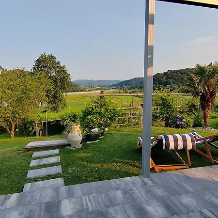 Hiska Pri Brajdah بيت للعطل *